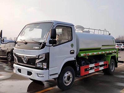 国六洒水车